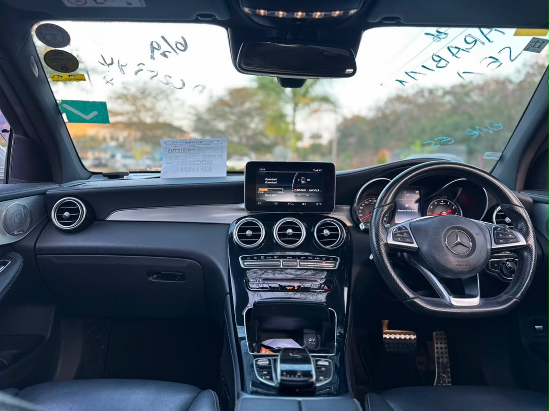 Mercedes benz thumbnail 4